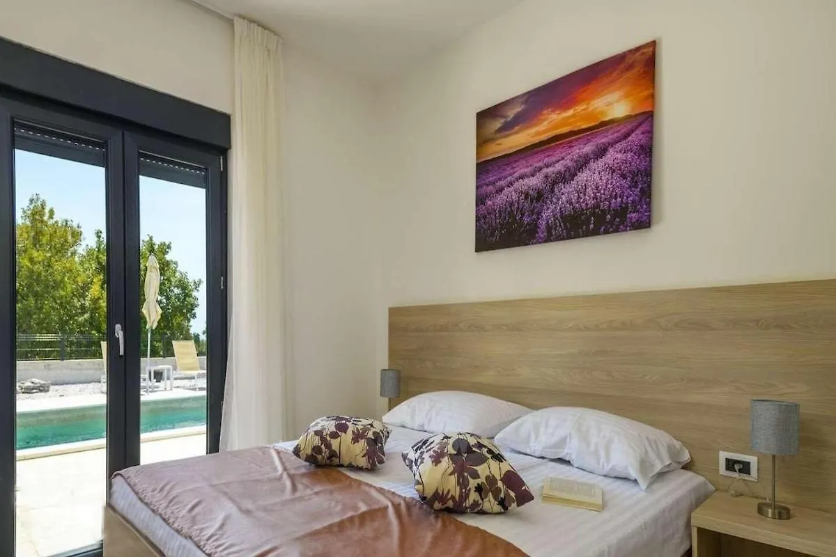 Villa Quinta Ubasico 0*,