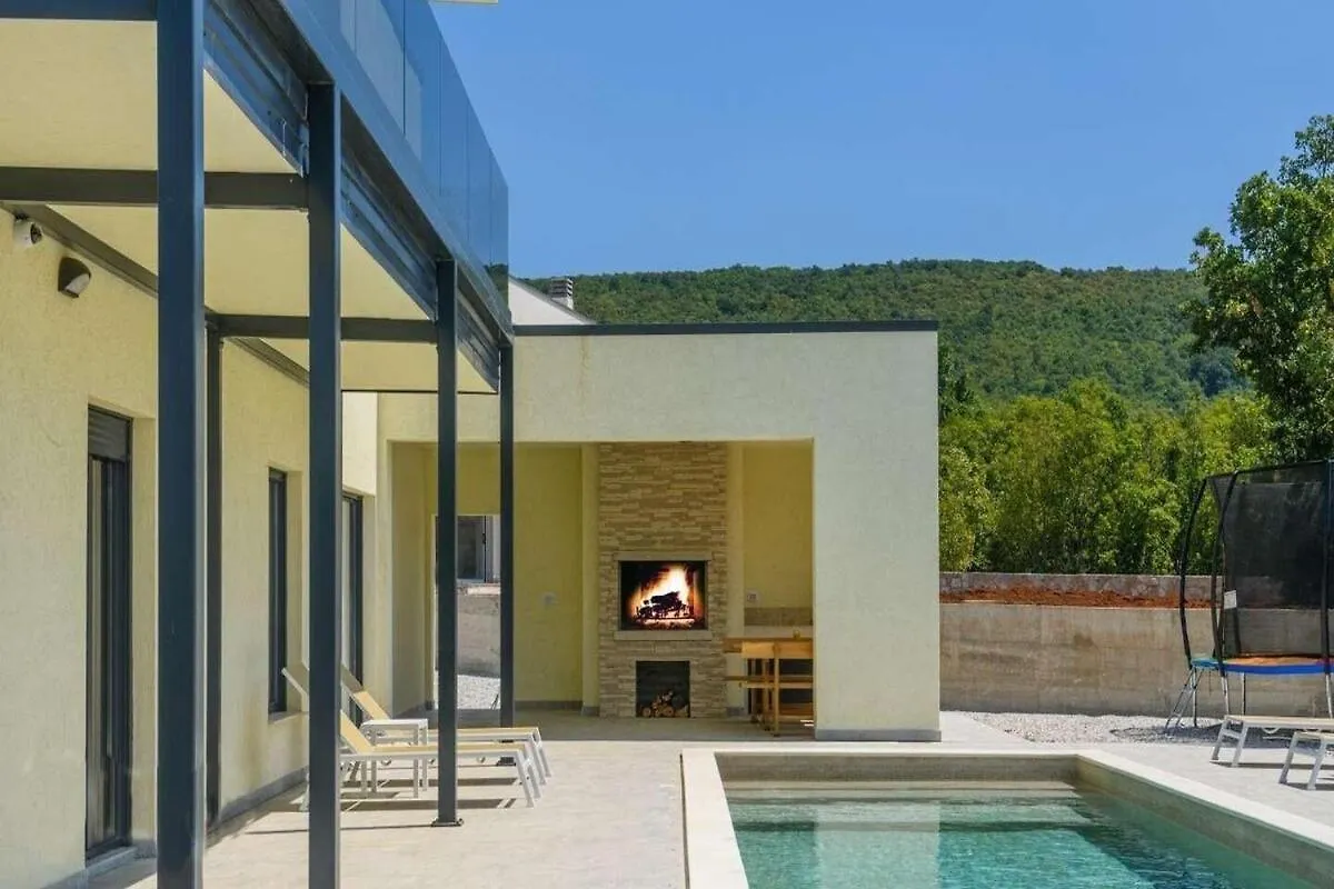 Villa Quinta Ubasico 0*,
